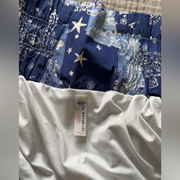 FP Movement The Way Home printed shorts M buti bandana print - Picture 11 of 13